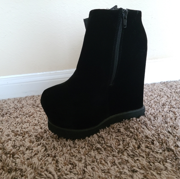 Black Wedged Boots - Picture 3 of 6